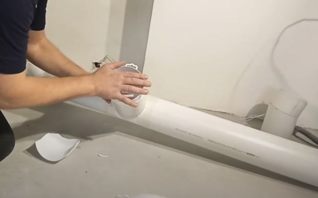 Снимка: Сглобяване на въздуховоди за абсорбатори