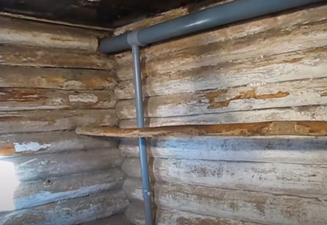 Снимка на сглобена от тръби система за вентилация на изпускателната система