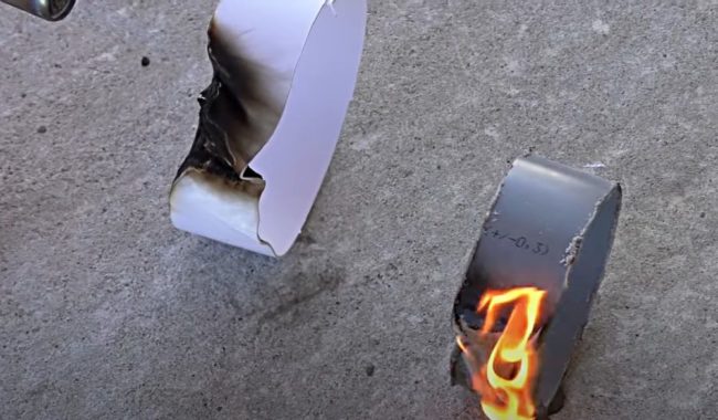 Снимка: Тестване на бели вентилационни и сиви водопроводни тръби за запалимост