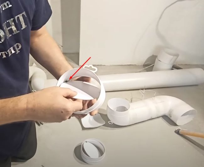 Снимка: Монтиране на амортисьора в обновените държачи