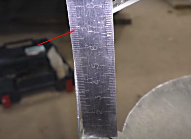 Снимка: Височината на всеки вертикален елемент на стелажа е 7 см