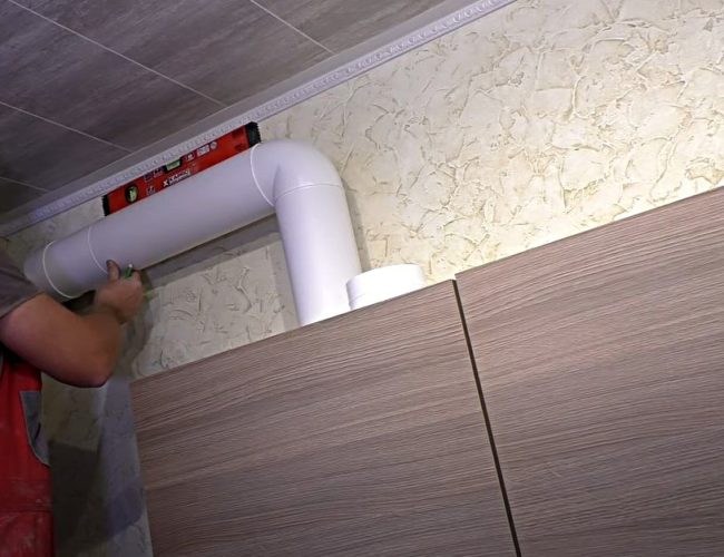 Снимка на изпускателния канал, водещ през стената