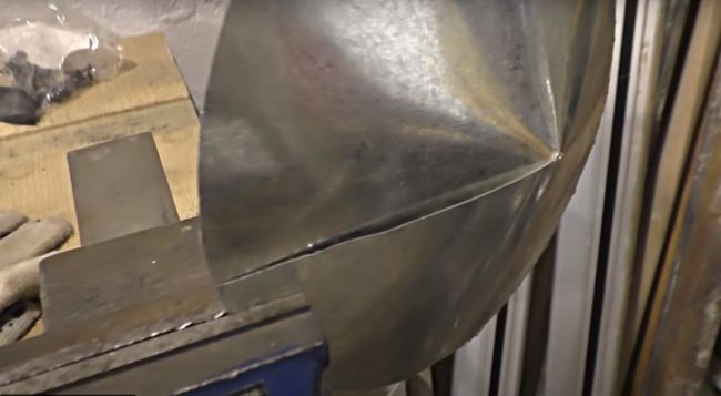 Снимка на конус на чадър, закрепен в менгеме