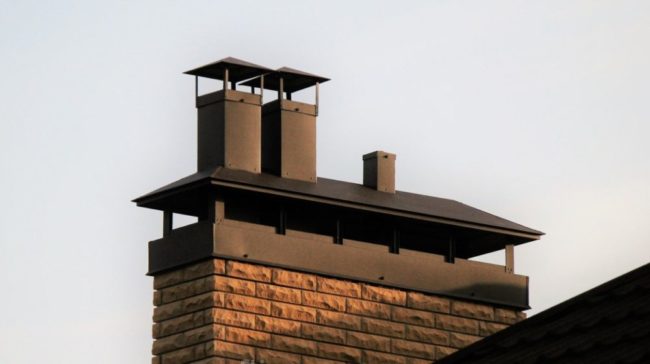 Снимка на коминна капачка за комбинирана вентилационна шахта