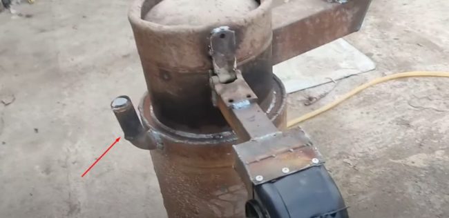 Снимка: Коляно на водна риза за свързване към захранващата тръба на отоплителна система