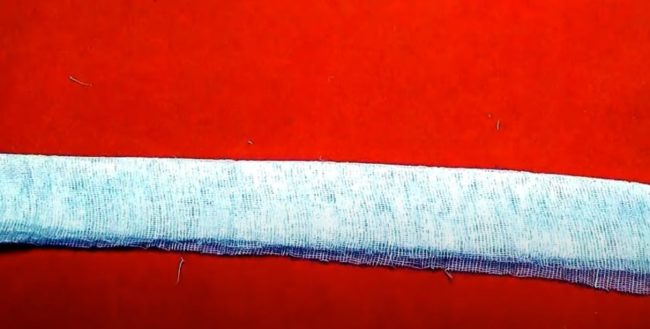 Снимка на лента, направена от превръзка, сгъната на 4 слоя