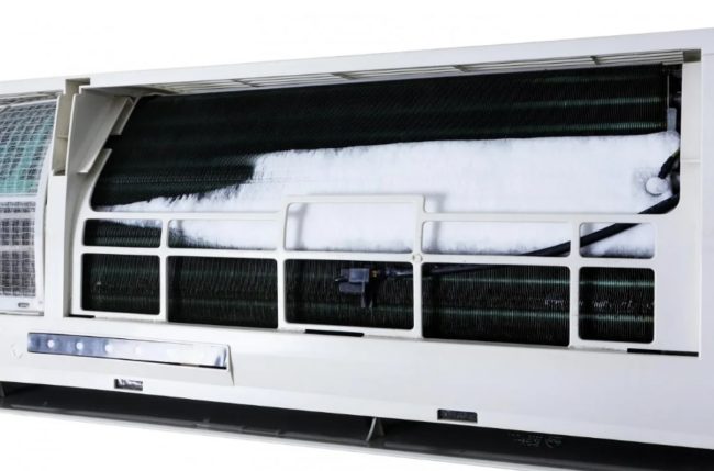 Снимка - Замръзнал вътрешен климатик.