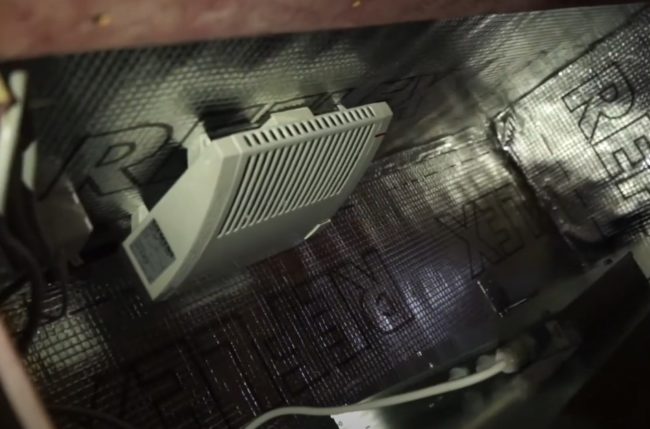 Снимка на нагревател за рекуператор вътре в кутия