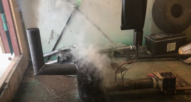 Снимка: Пожарогасител, изгорял от боя