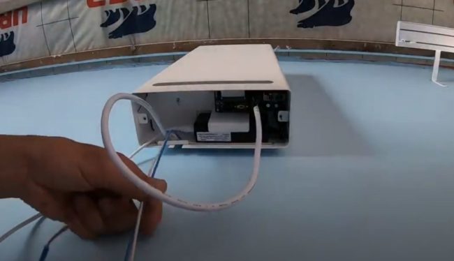 Снимка: Свързване на електрическото окабеляване към кабела на вътрешното тяло