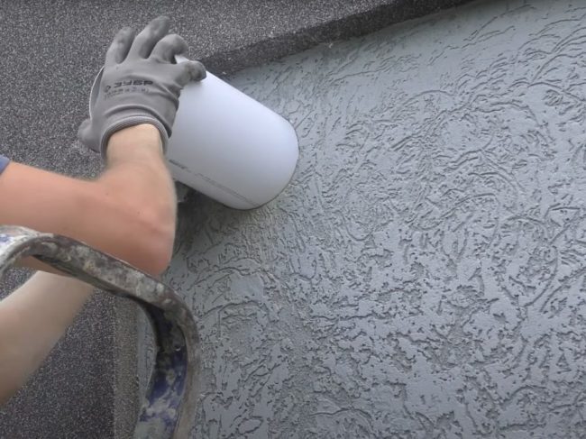 Снимка: Монтиране на клапана в проходен отвор в стената на въздуховода