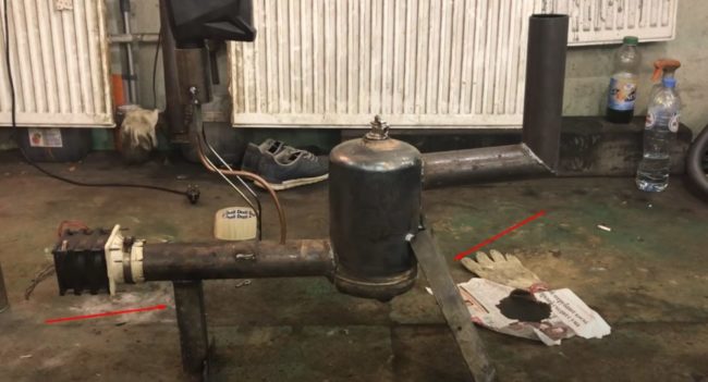 Снимка: Заваряване на краката към тялото на печката