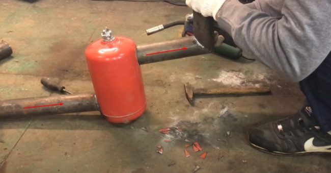 Снимка: Местоположение на тръбите за подаване на въздух и отвеждане на продукти от горенето