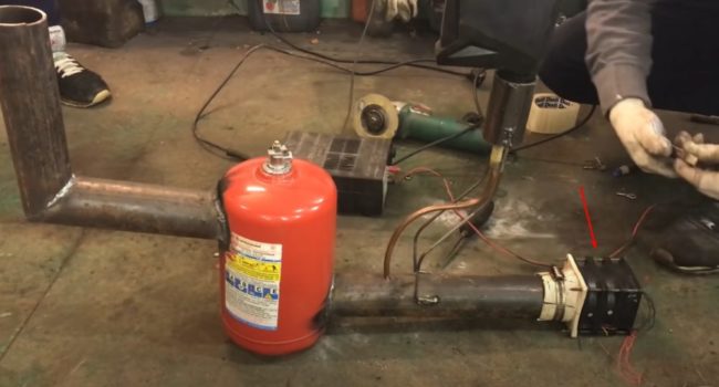 Снимка на вентилатор, направен от 3 компютърни охладителя за впръскване на въздух