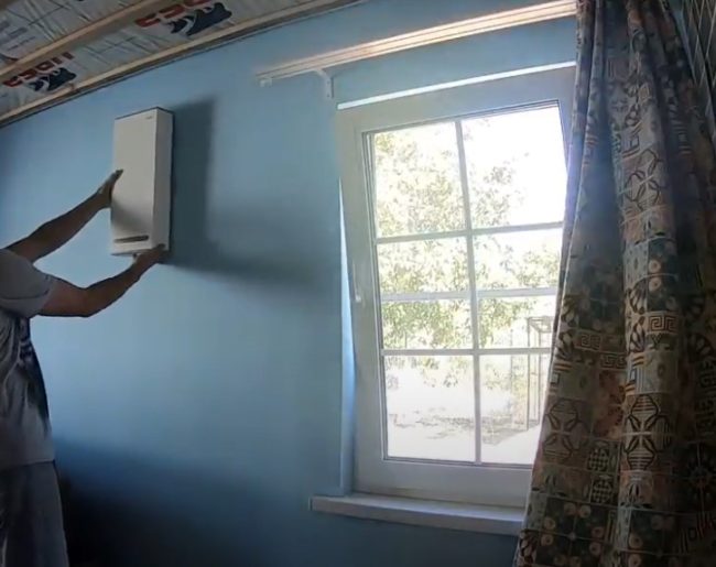 Снимка: Избор на място на стената за монтаж на устройството