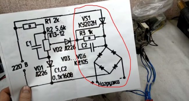 Снимка: Част от веригата, където компонентите са запоени към контактите на диодния възел
