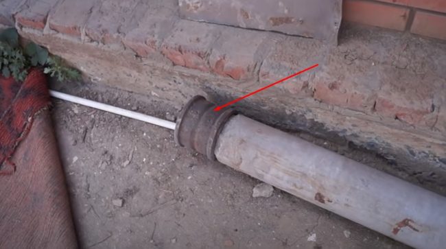 Снимка на съединител на изпускателен щранг за свързване на PVC тръби