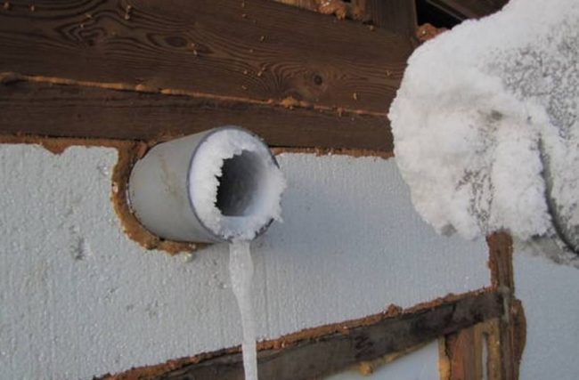 Снимка на замръзнал входен канал