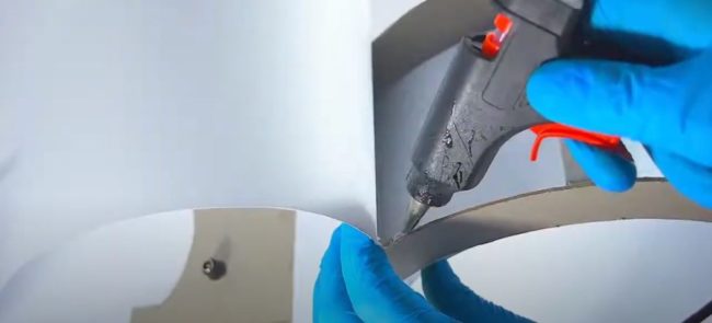 Снимка: Покриване на горната част на вентилатора