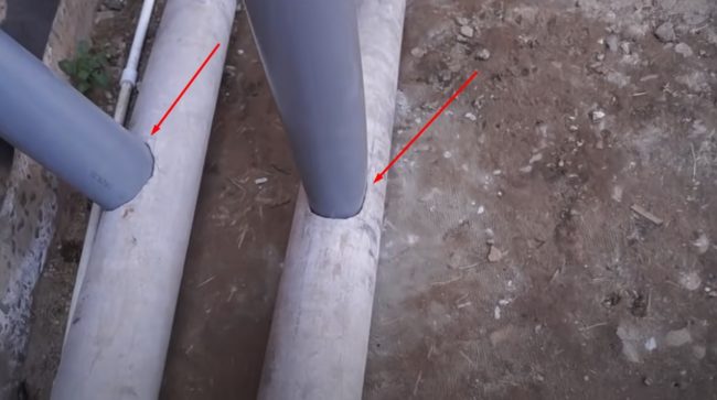 Снимка: Монтиране на PVC тръби към отвори в щрангове