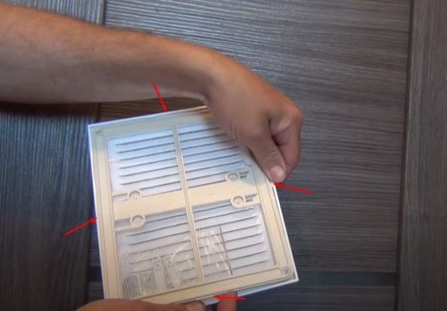 Снимка: Отделяне на монтажния фланец от корпуса