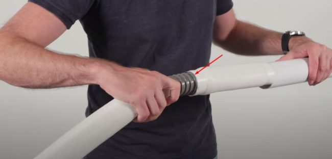 Снимка: Свързване на проходен канал към въздуховод чрез адаптер