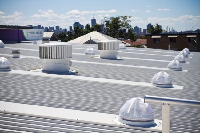 Снимка на турбо дефлектори на покрива