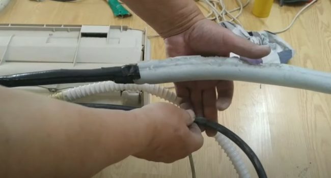 Снимка: Полагане на комуникации в изреза на корпуса