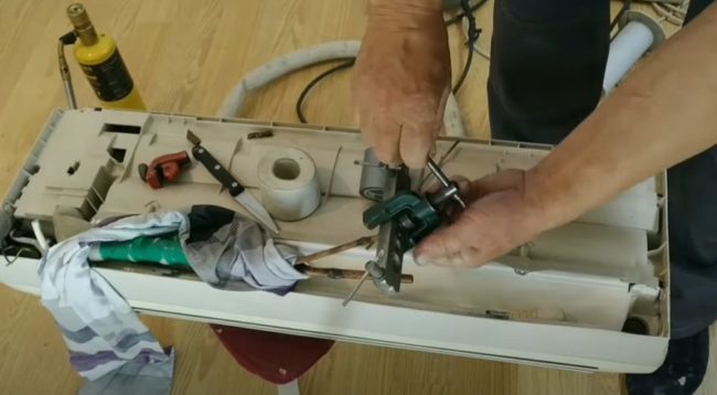 Снимка: Навиване на краищата на тръбите