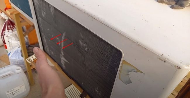 Снимка: Топъл, сух въздух, излизащ през радиатора