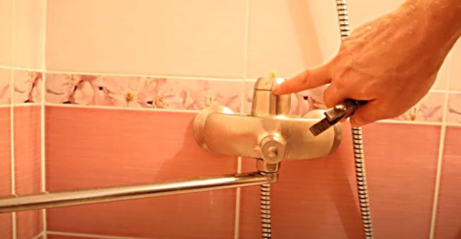 Снимка на декоративна капачка, покриваща патрона