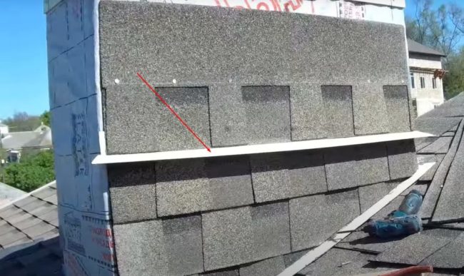 Снимка: Допълнителен навес, направен от опорна лента