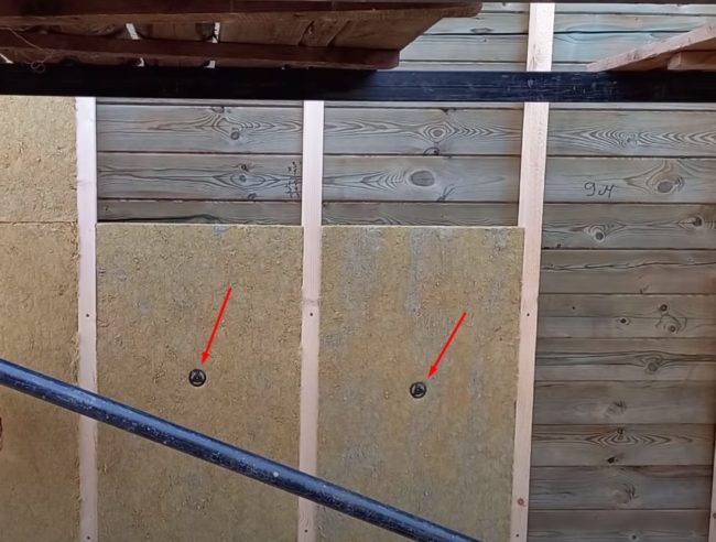 Снимка: Закрепване на базалтова плоча с чадърова шайба и самонарезен винт