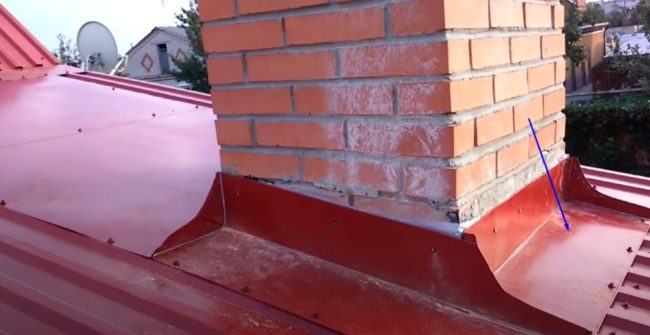 Снимка на плота от страната на корниза