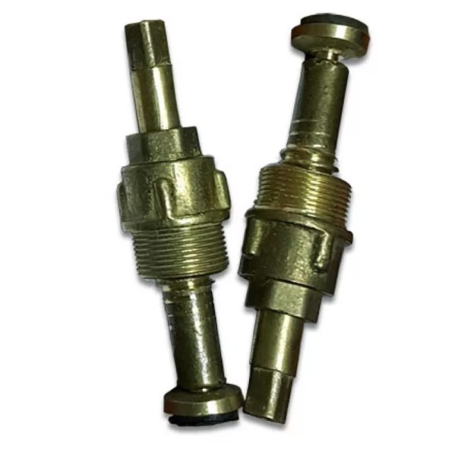 Снимка на обикновен ротационен кран с резба на стеблото и вътре в тялото