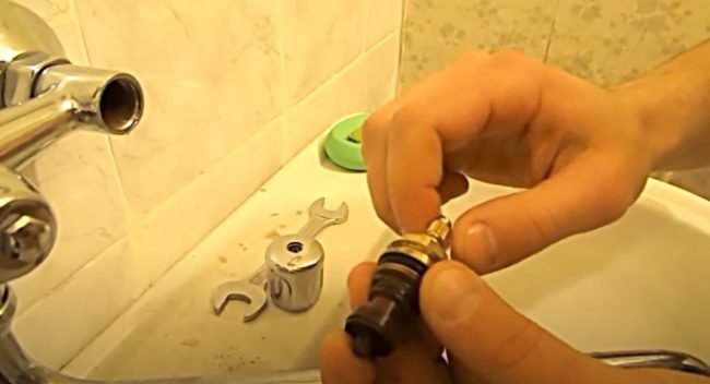 Снимка: Проверка на функционалността на кутията на крана