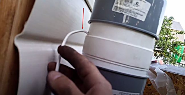 Снимка на захранващия кабел на вентилатора