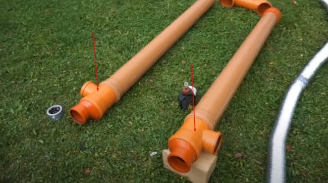 Снимка на PVC тръбна обвивка с монтирани тройници и адаптери