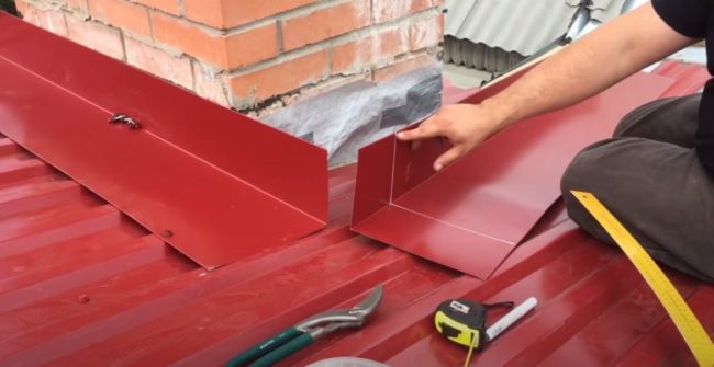 Снимка: Маркировка на вертикален рафт с вдлъбнатина в горната част на 135 мм от ръба