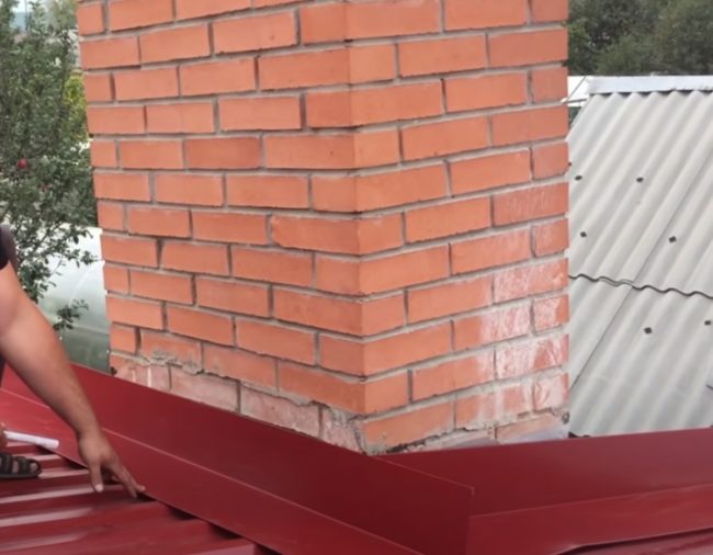 Снимка: Маркиране на опорни ленти, положени по периметъра на тръбата