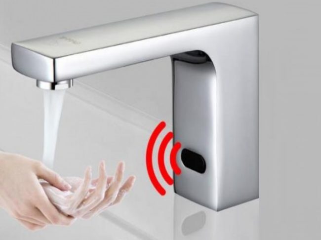 Снимка на чувствителен на допир кран за баня