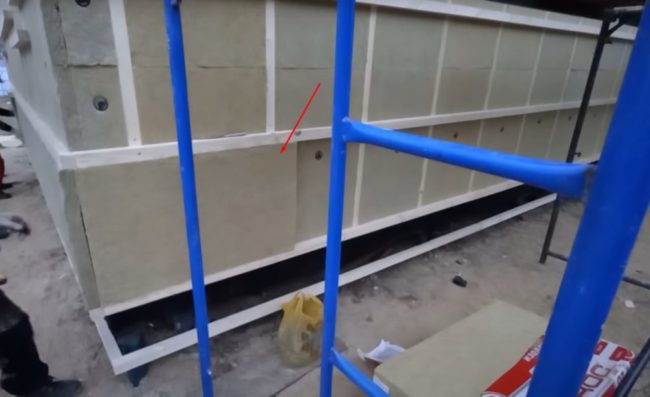 Снимка: Полагане на втория слой памучна вата