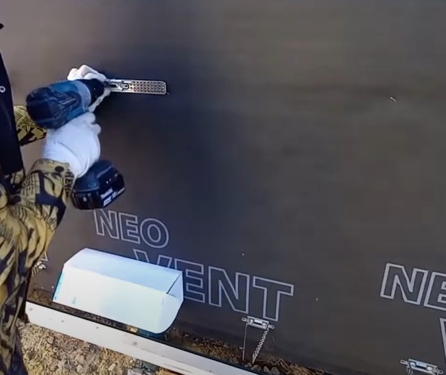 Снимка: Монтаж на закачалки