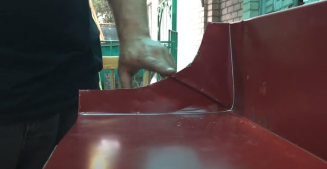 Снимка: Изрязване на ъгъл на рафт за търкаляне