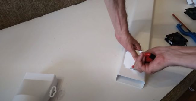 Снимка: Изрязване на отвори за охладители