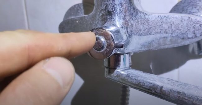 Снимка на щепсела на дръжката на превключвателя за душ