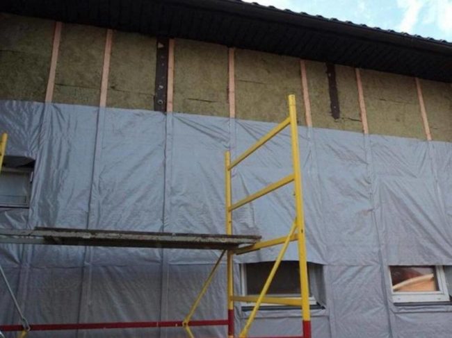 Снимка на изолация, покрита с мембрана