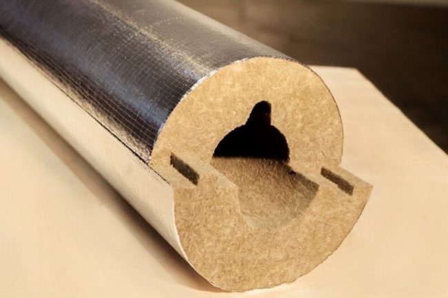 Снимка: Оформена черупка, изработена от базалтова вълна, покрита с фолио