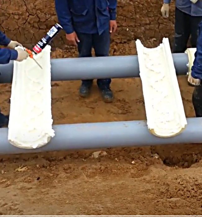 Снимка: Нанасяне на лепяща пяна върху вътрешната повърхност на черупката