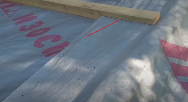 Снимка: Мембранна лента за въздушен клапан, поставена в разрези на контра-пръта